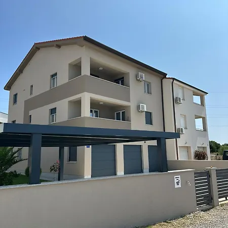 Lux Blue Sky Daire